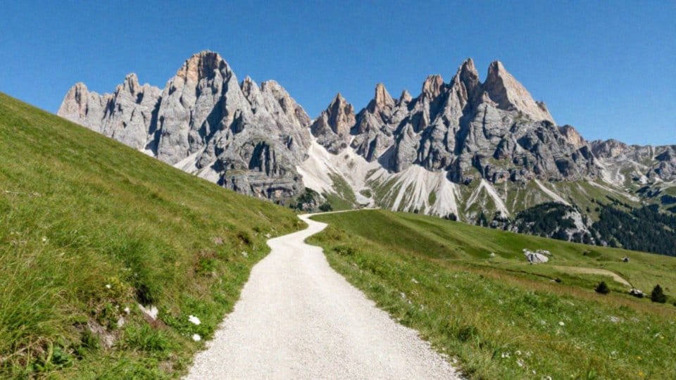 Jakie szlaki trekkingowe warto przejść?