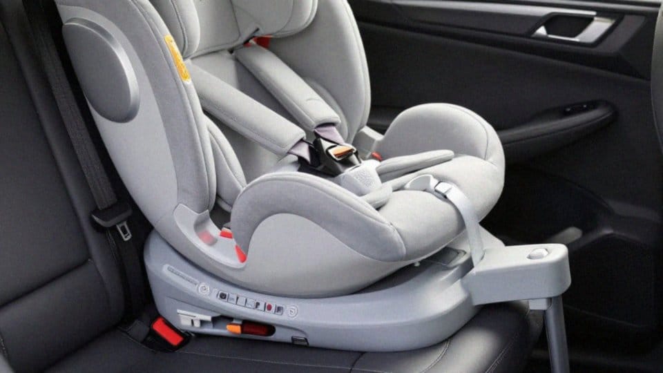 Jak wypiąć fotelik z bazy ISOFIX?