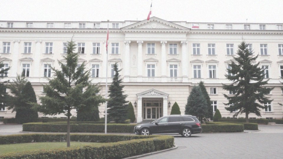 Jak państwo realizuje swoją politykę zagraniczną?