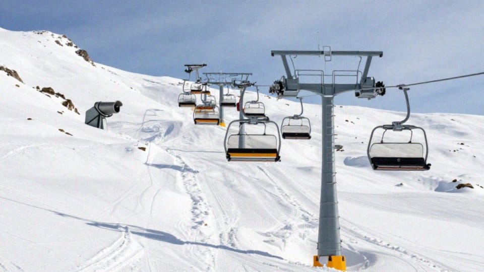 Jak działają wyciągi i naśnieżanie w Adamello Ski?