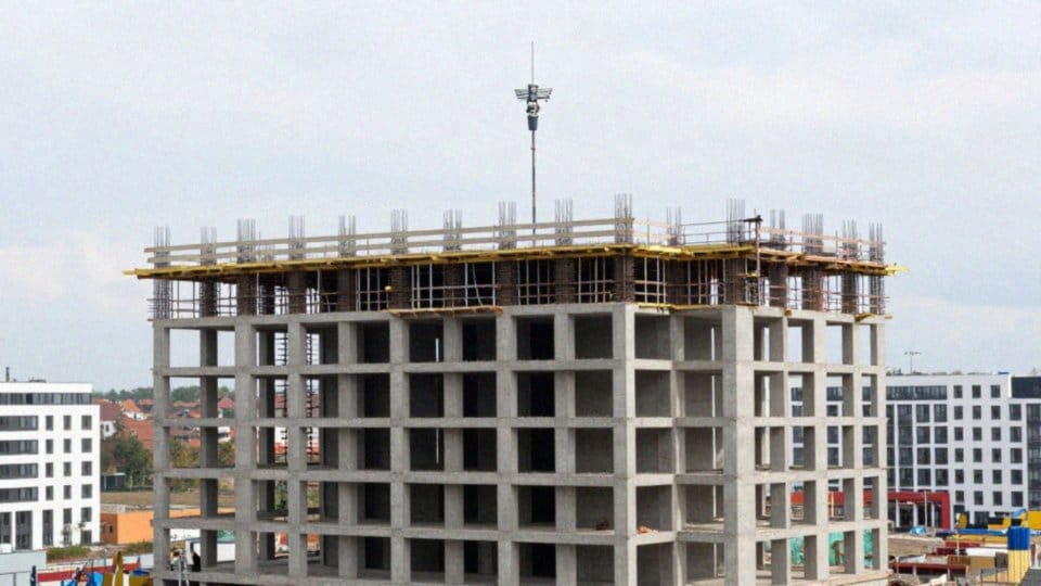 Kiedy inwestor musi zainstalować piorunochron?